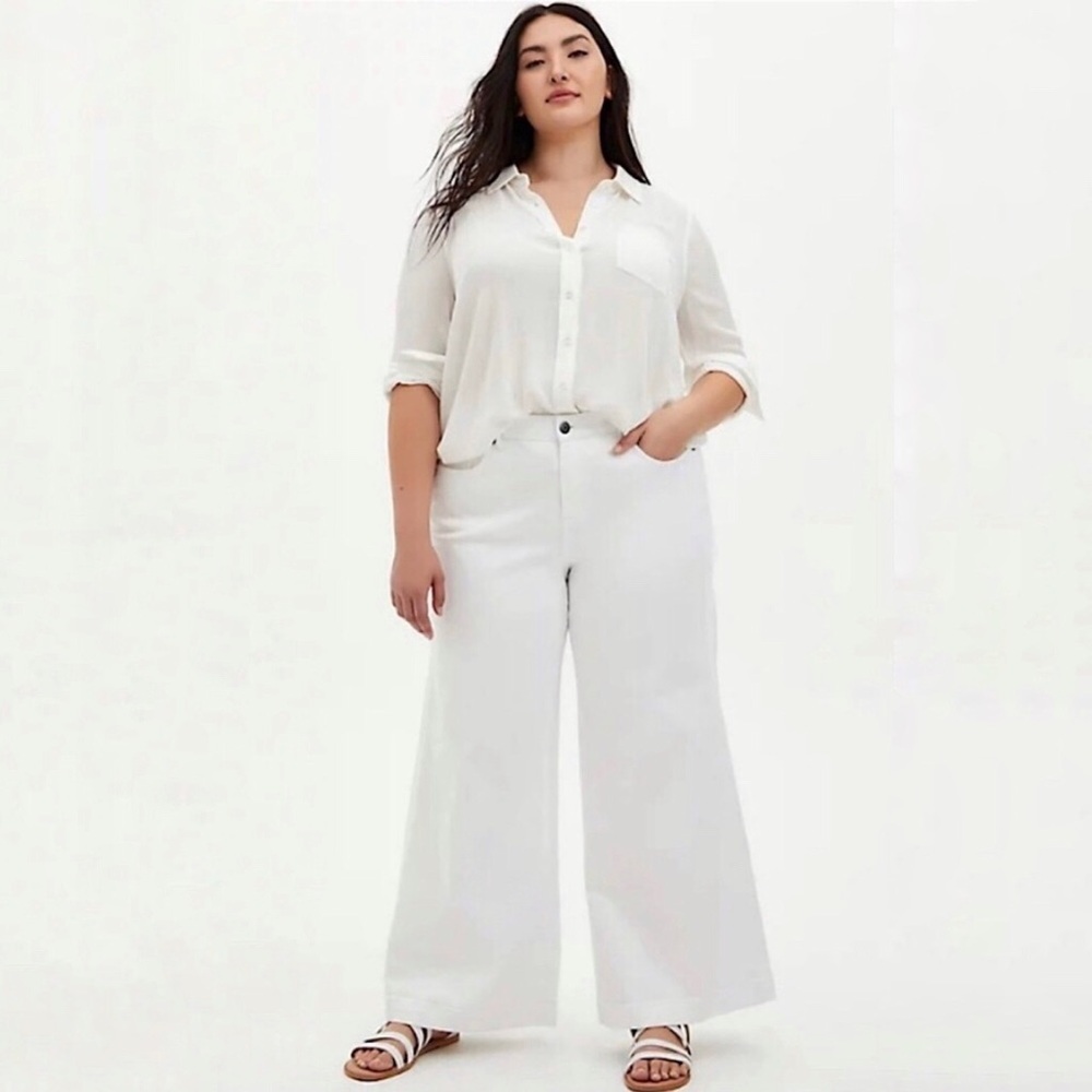 Torrid High Rise Wide Leg Vintage Stretch White Denim Jeans Size 26T